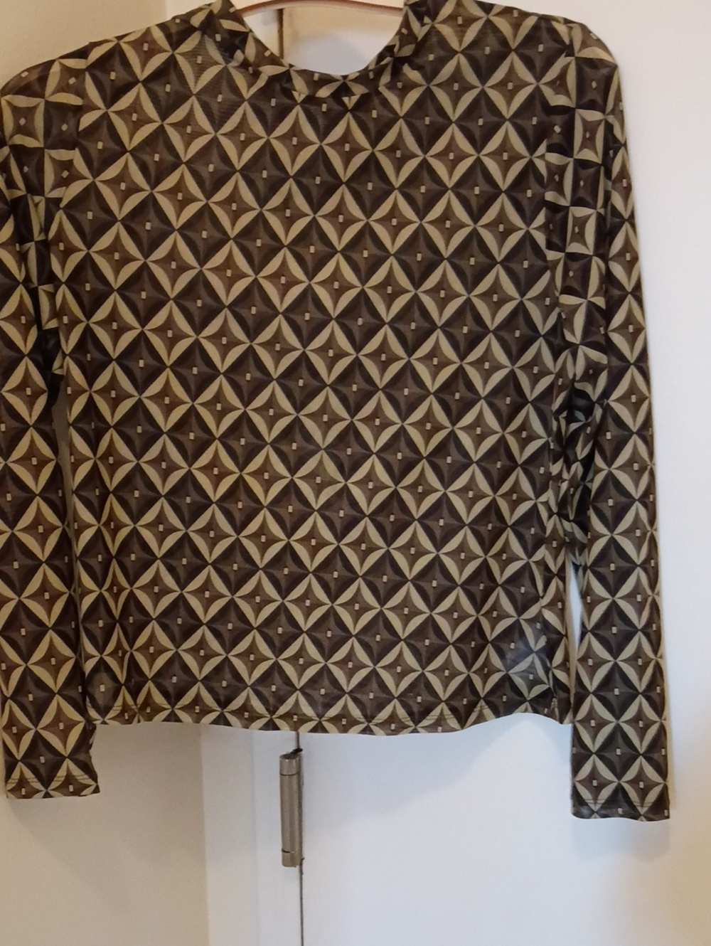 Geometric Print Long Sleeve Tee in Olive Green
